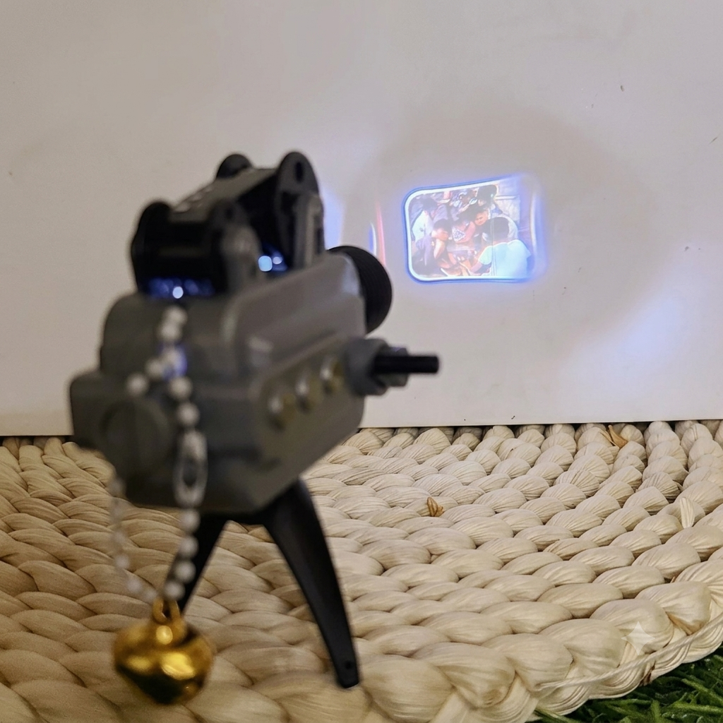 Vintage Style Camera LED Projector Keychain