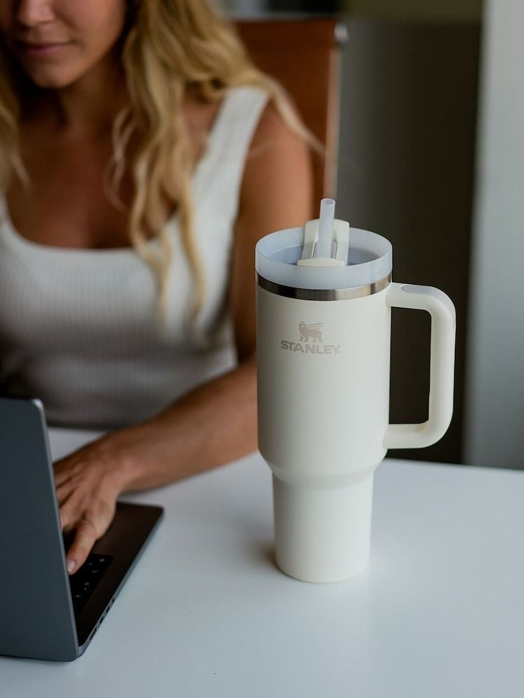 Stanley Cream - Quencher® H2.0 FlowState™ Tumbler | 1.18L