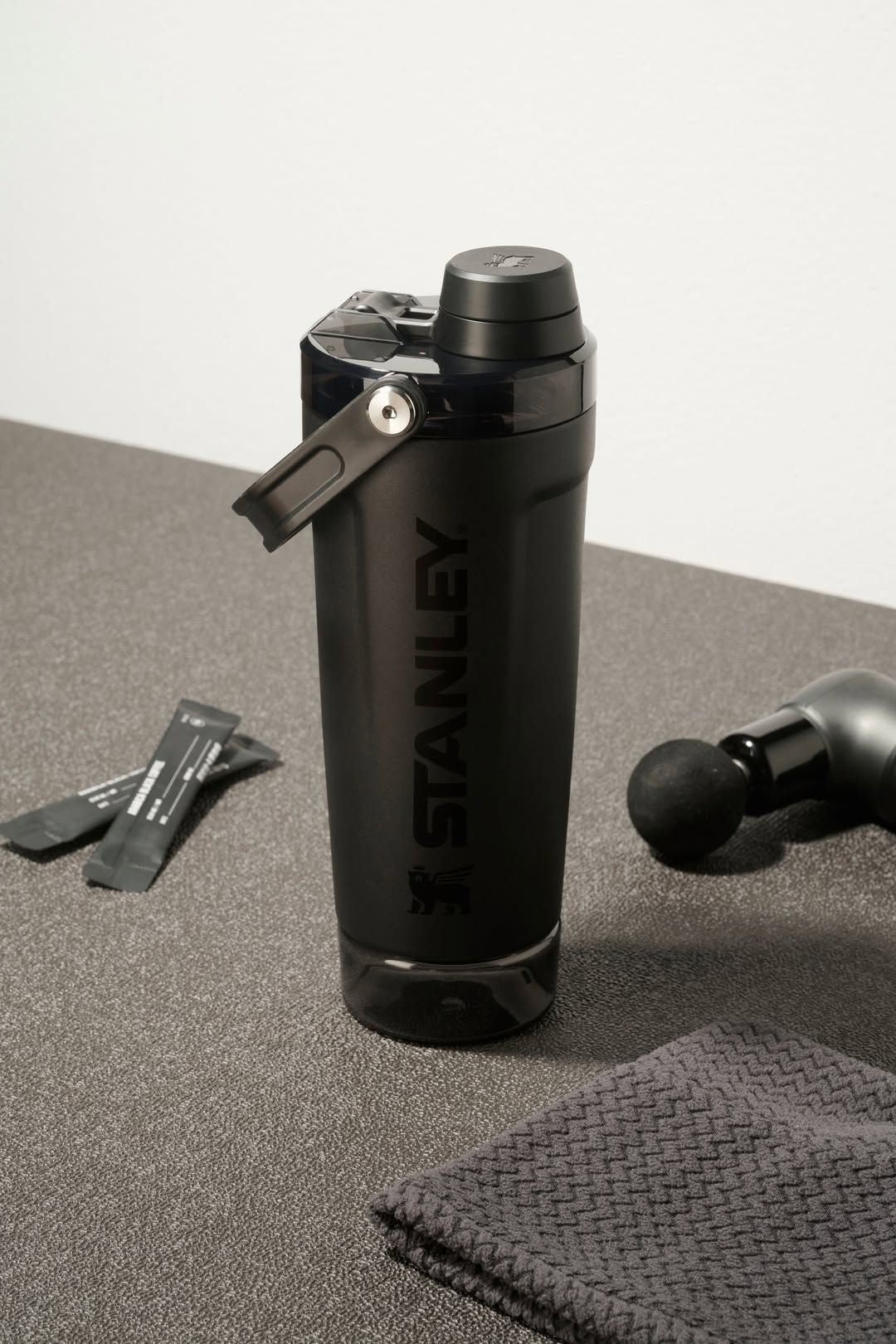 Stanley - The Vitalize™ Shaker Bottle | 20oz