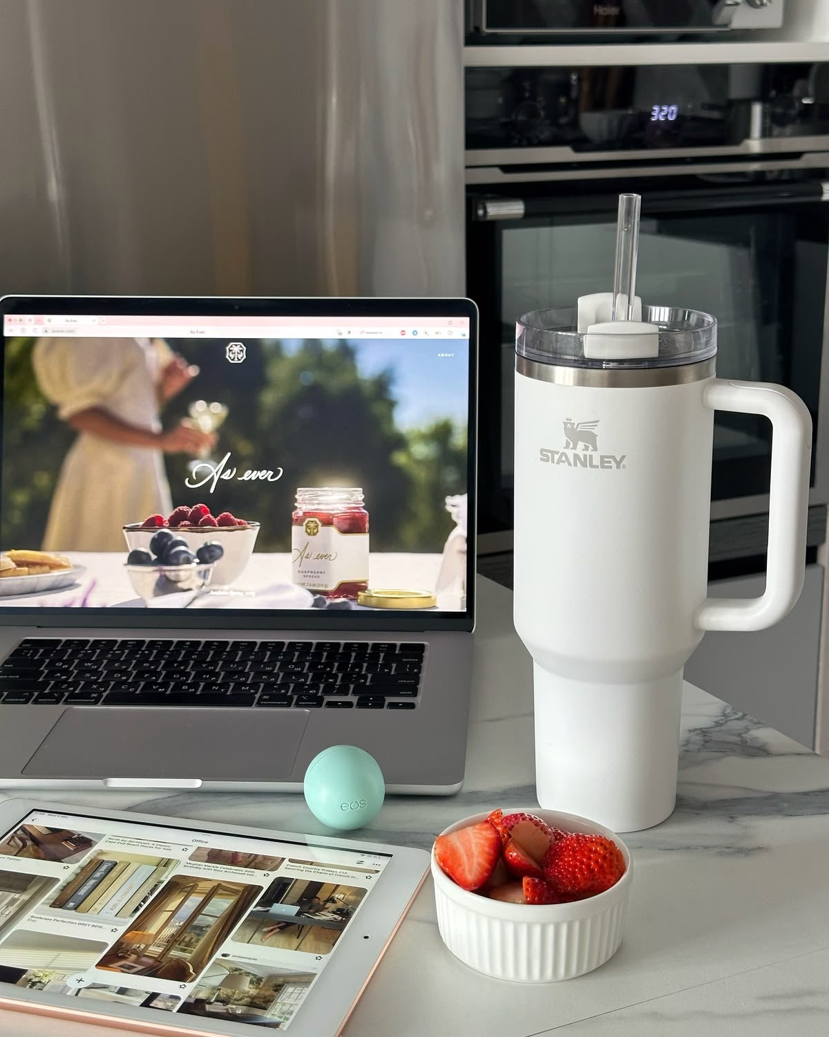 Stanley Cream - Quencher® H2.0 FlowState™ Tumbler | 1.18L