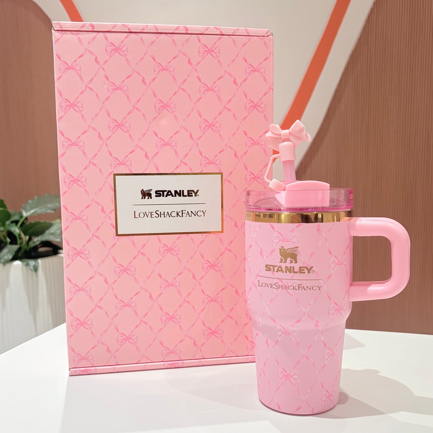 Stanley 1913 x LoveShackFancy | 20oz Holiday Quencher® H2.0 FlowState™ Tumbler