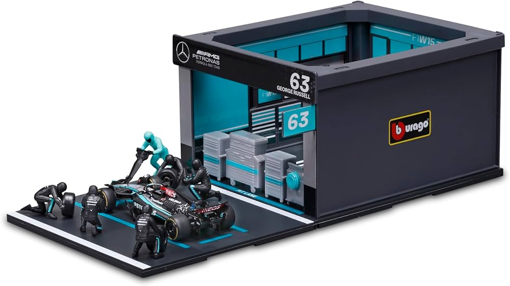 Bburago - F1 Pit Stop Mercedes W15 Pit Pass