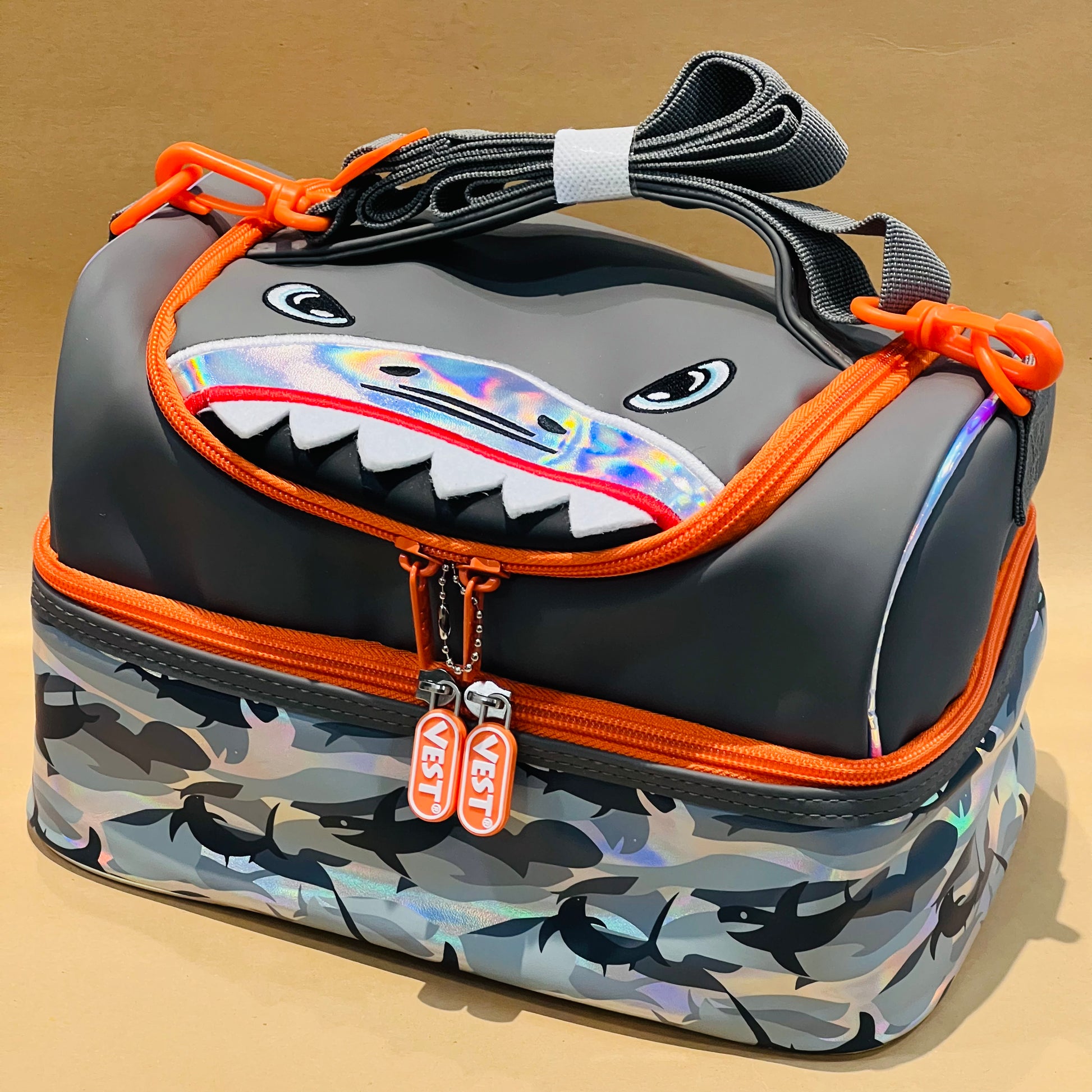 Smiggle shark lunch box sale