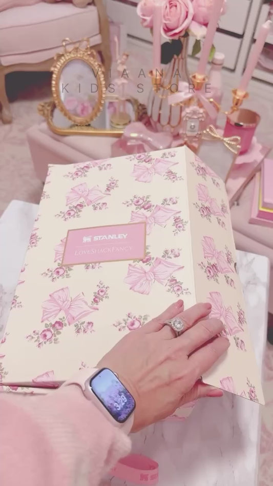 THE STANLEY X LOVESHACKFANCY HOLIDAY QUENCHER | 40 OZ