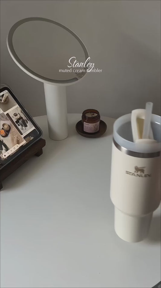 Stanley Cream - Quencher® H2.0 FlowState™ Tumbler | 1.18L