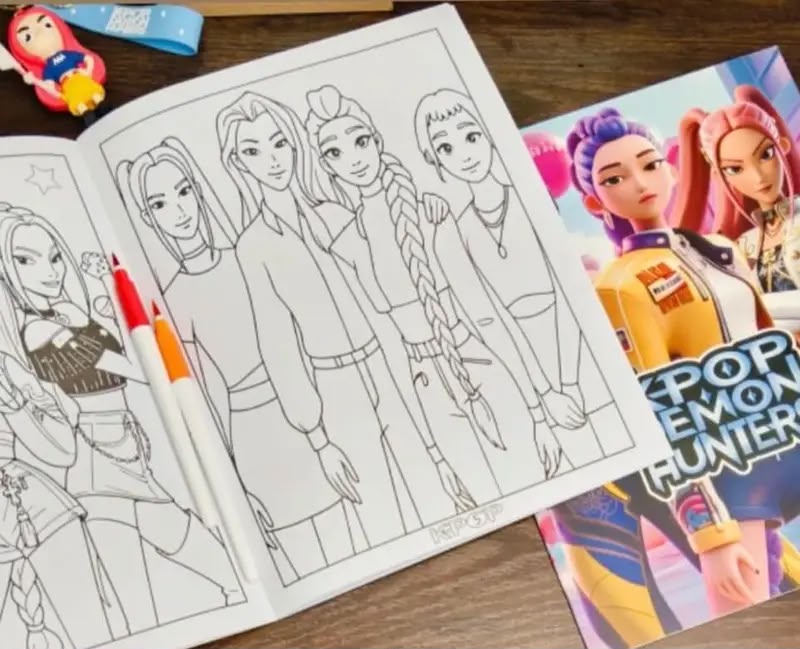 K-pop - Demon Hunters - Big Colouring Book