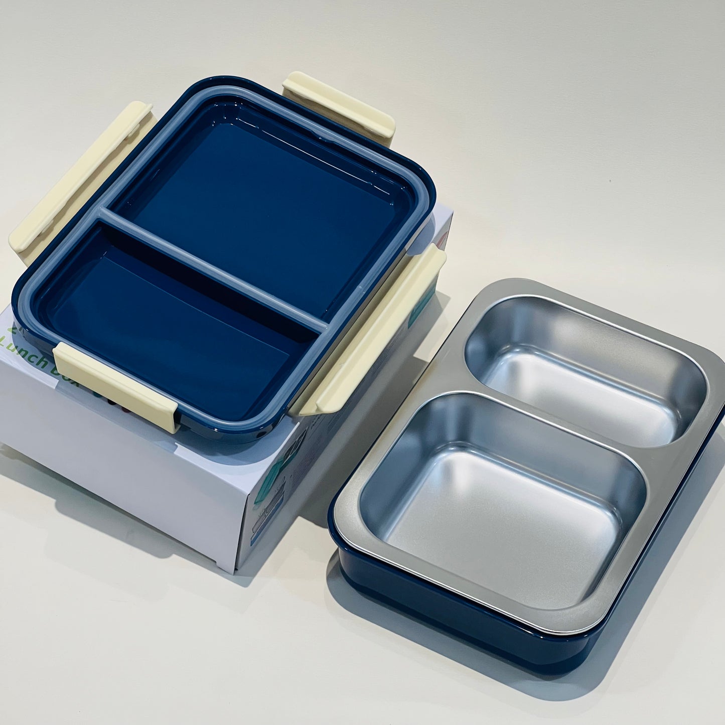 Opaque Lid : Spill Free  2 Grids Lunchbox